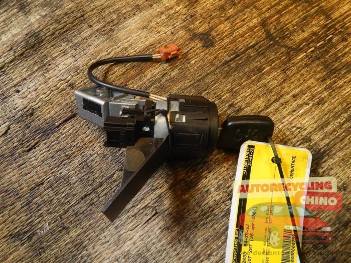 Serrure de contact + clé d'un Peugeot 207, Autos : Pièces & Accessoires, Autres pièces automobiles, Peugeot, Utilisé, 3 mois de garantie