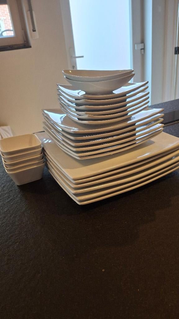 Servies set wit, Huis en Inrichting, Keuken | Servies, Gebruikt, Bord(en), Overige materialen, Ophalen