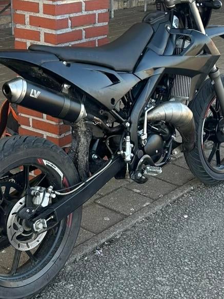 Leovince hand made x-fight uitlaat am-6, Fietsen en Brommers, Ophalen, Zo goed als nieuw, Uitlaat