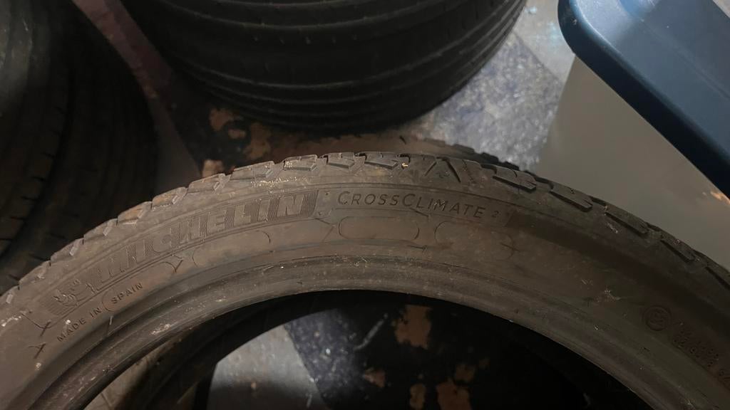 4 pneus saisonniers Michelin, Autos : Pièces & Accessoires, Pneus & Jantes, Neuf, 245 mm, 4 Saisons, Véhicule de tourisme