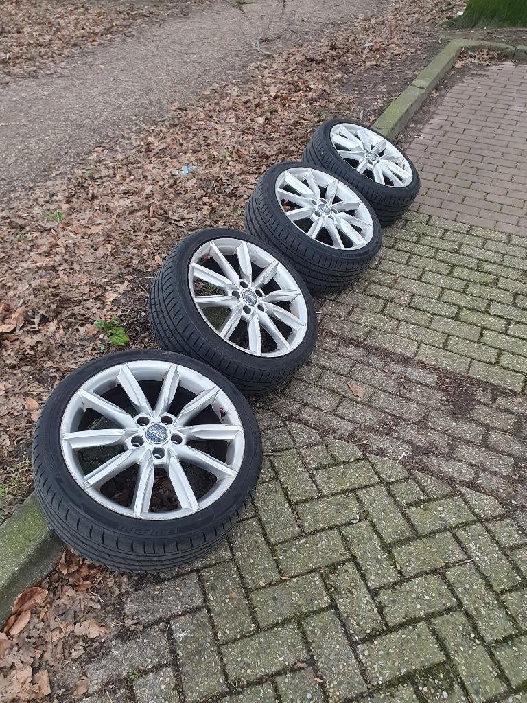 wielen en banden op een auto, Autos : Divers, Autos divers Autre, Enlèvement