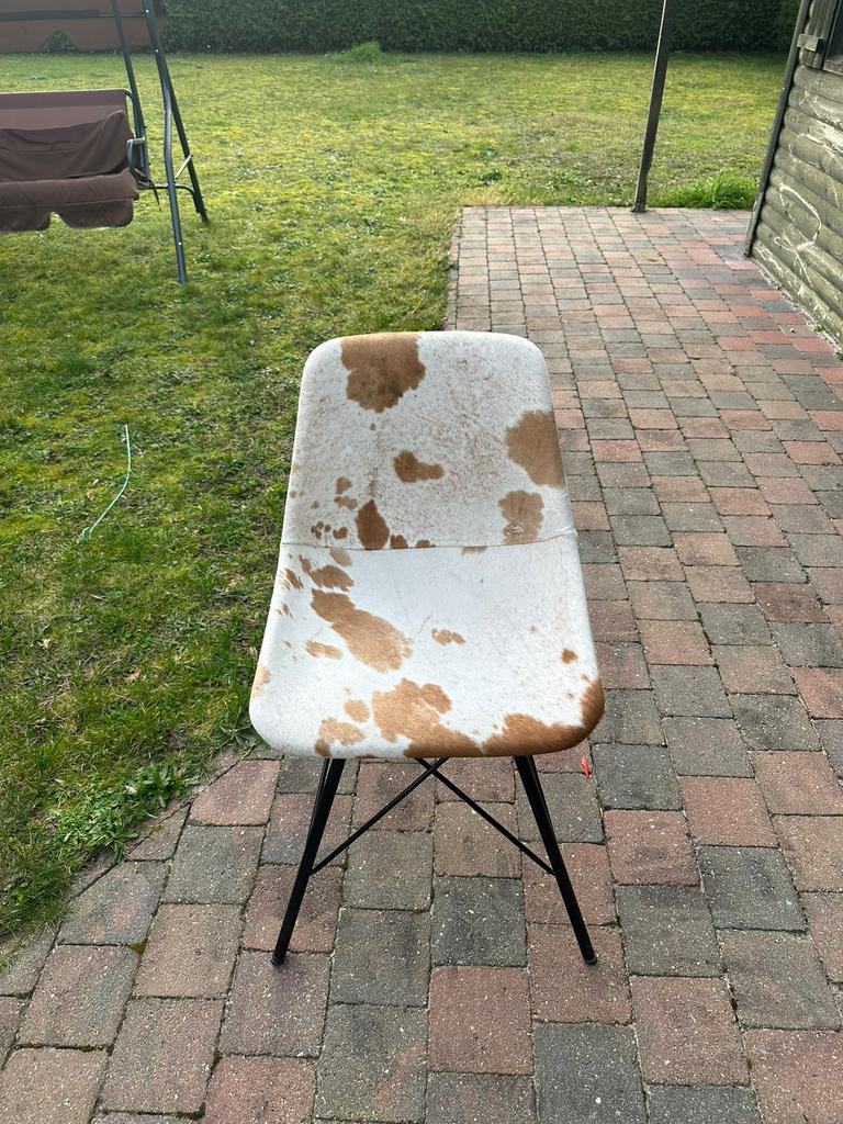 Koehuid stoel, Huis en Inrichting, Stoelen, Ophalen, Zo goed als nieuw