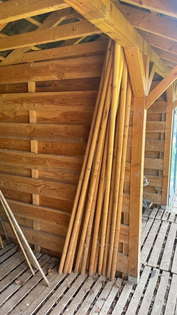 Lot 21st geschaafde grenen palen 240 cm 4,5 cm dik, Ophalen, Nieuw, Palen