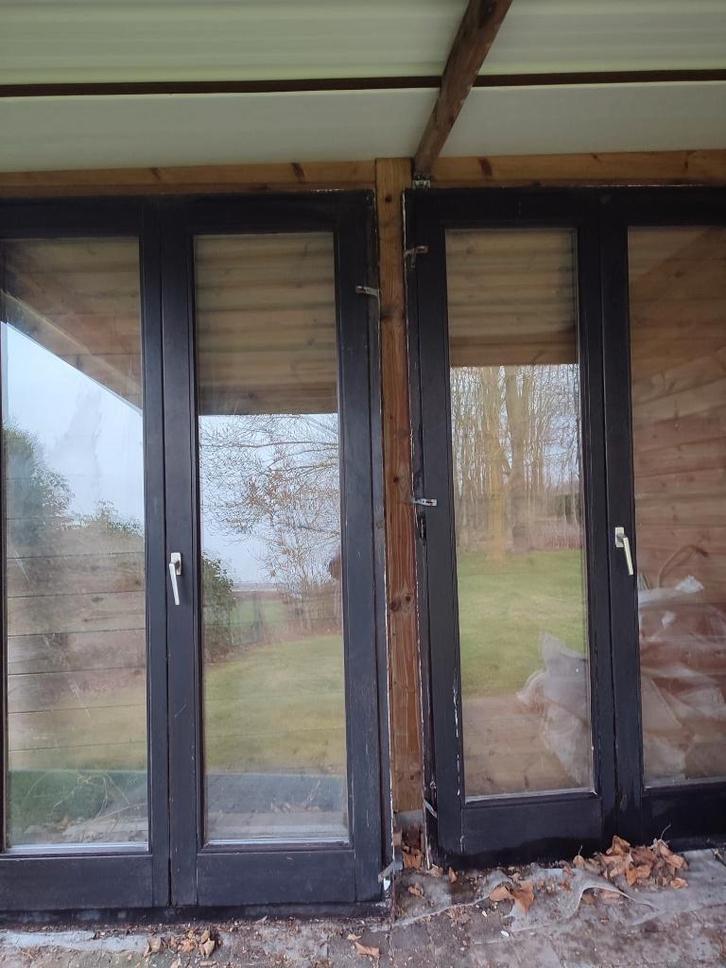 2 houten ramen – donker rood (Meranti) – dubbel glas, Doe-het-zelf en Bouw, Glas en Ramen, Gebruikt, Gevelraam of Ruit, 160 cm of meer