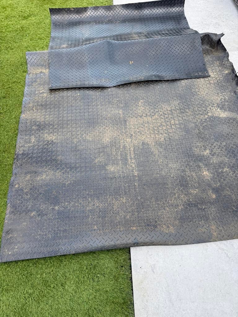 2rubbermattenIdeaal bescherming auto, camionnet,in tuinhuis, Ophalen, Gebruikt