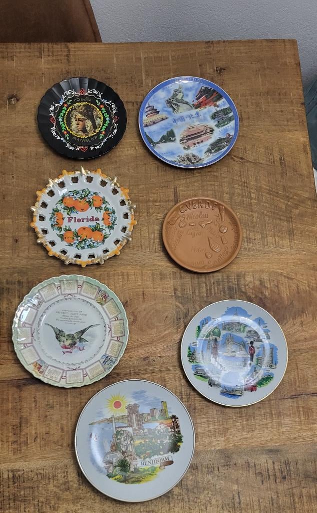 Assiettes, Maison & Meubles, Autres styles, Enlèvement ou Envoi, Objet de décoration, Multicolore