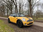 Mini Cooper 1.6i 120pk Chili Mellow Yellow, Auto's, Mini, Voorwielaandrijving, 4 zetels, Leder, Handgeschakeld