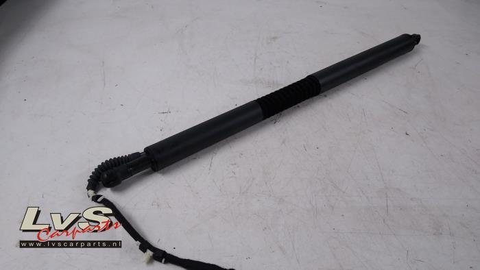 Gasdemper rechts-achter van een BMW 3-Serie, Gebruikt, -, -, Ophalen of Verzenden