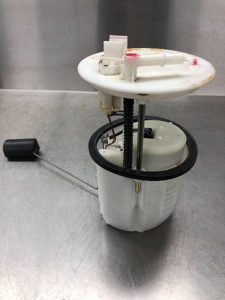 BRANDSTOFPOMP Lancer Sports Sedan (CY / CZ) (|1760A166|), Gebruikt, Mitsubishi