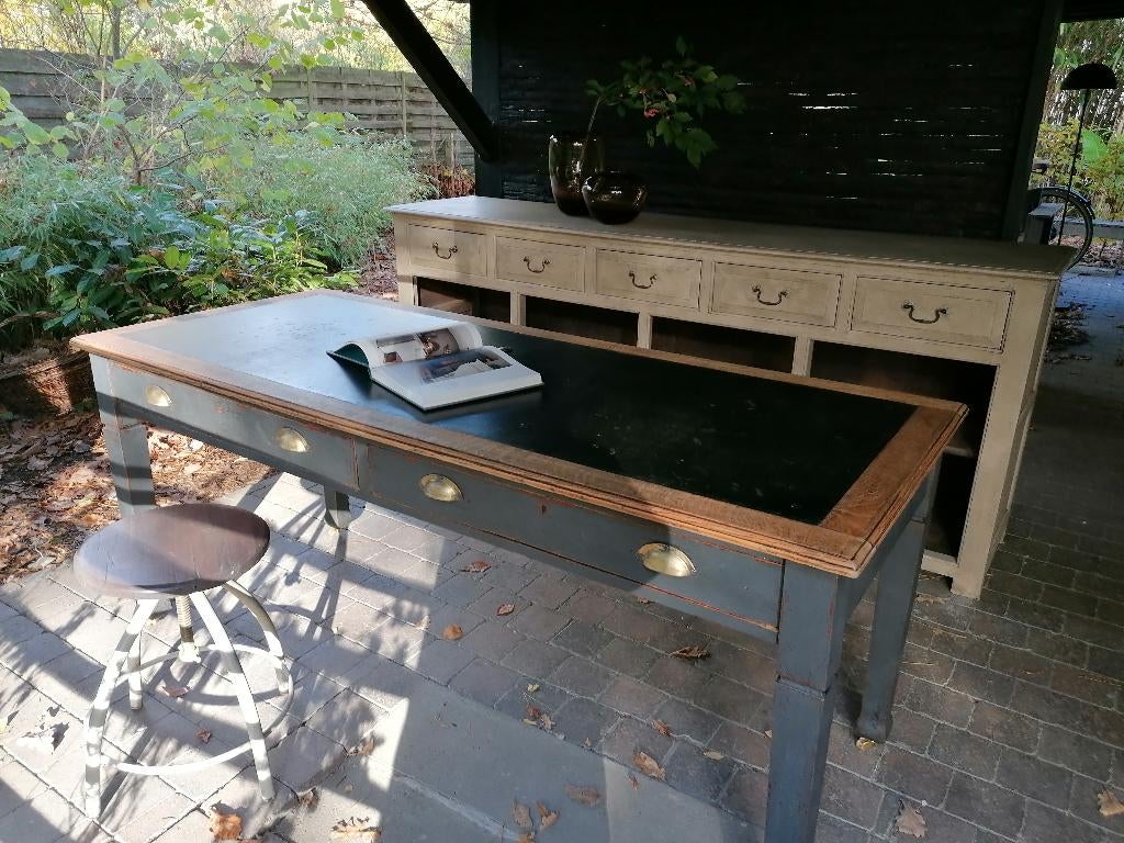 Antiek eiken bureau, gepatineerd, Enlèvement