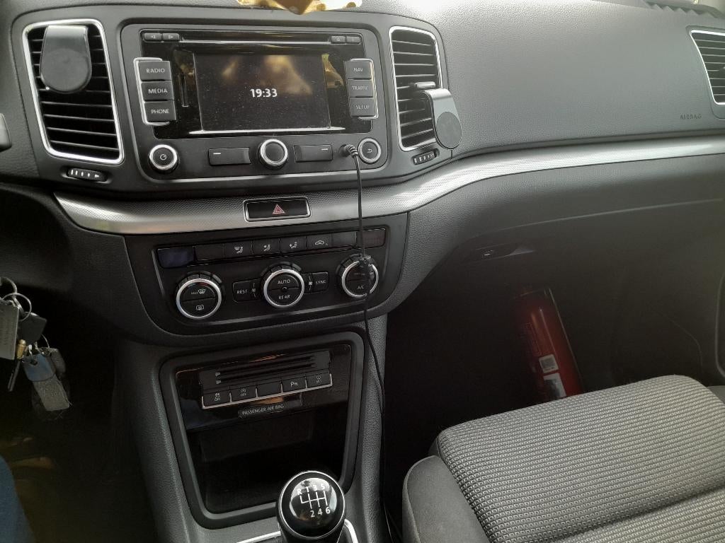 Sharan 7 place avec 206000 km, Achat, 7 places, Boîte manuelle, Noir