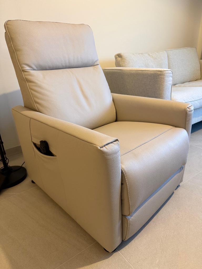 elektrische relaxzetel met powerlift, Ophalen, Zo goed als nieuw, 50 tot 75 cm, Leer