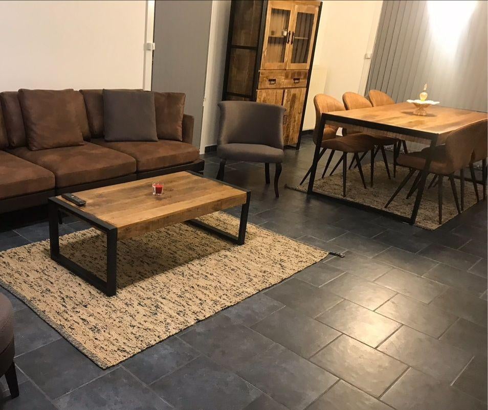 Woonkamer set bestaande uit vitrine, eettafel en salontafel., Ophalen, Zo goed als nieuw