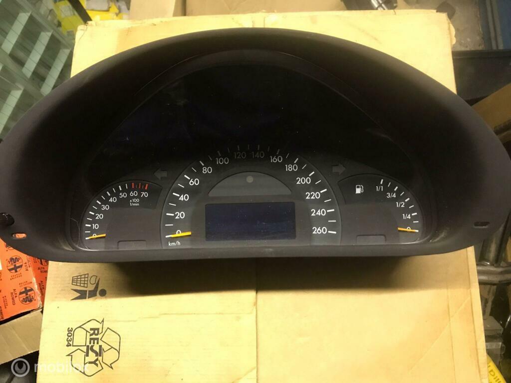 Mercedes E-klasse W210 S210 Tellerklok A2105400311017, Autos : Pièces & Accessoires, Tableau de bord & Interrupteurs, Mercedes-Benz