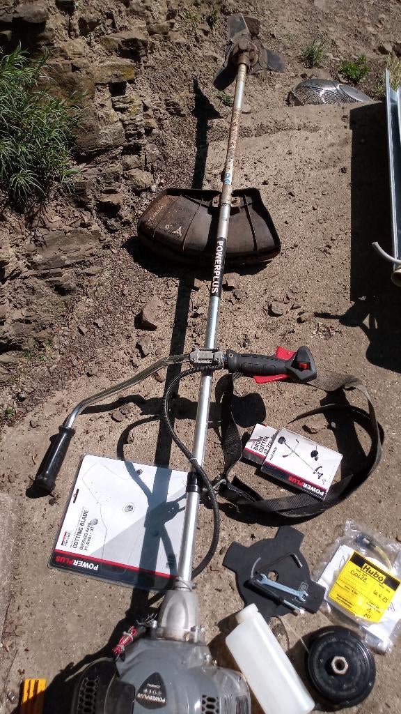 Débroussailleuse à essence de marque POWER PLUS, Jardin & Terrasse, Débroussailleuses, Enlèvement, Utilisé, Powerplus, 10 à 30 cm