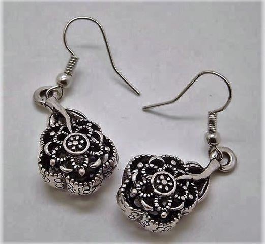 Handgemaakte Tibetaanse oorbellen, bloemvormig, Bijoux, Sacs & Beauté, Boucles d'oreilles, Neuf, Pendantes, Argent, Argent, Enlèvement ou Envoi