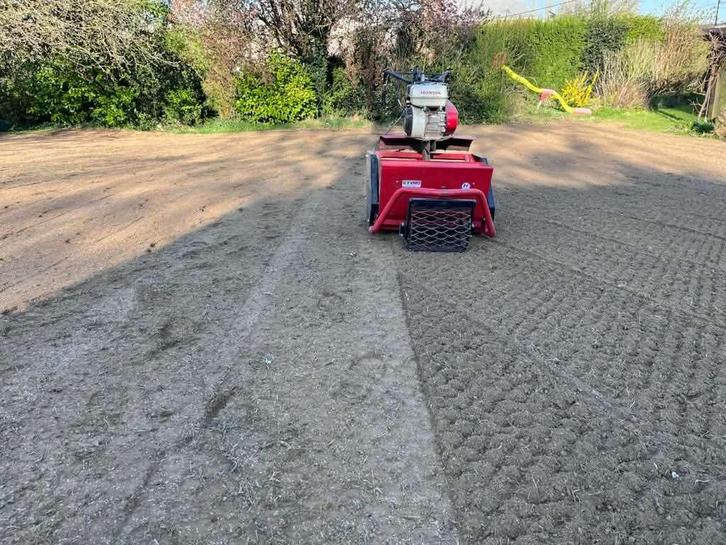 Engazonneuse / préparateur pelouse YVMO, Jardin & Terrasse, Gazon & Gazon artificiel, Comme neuf, Herbe, 20 m² ou plus, Enlèvement