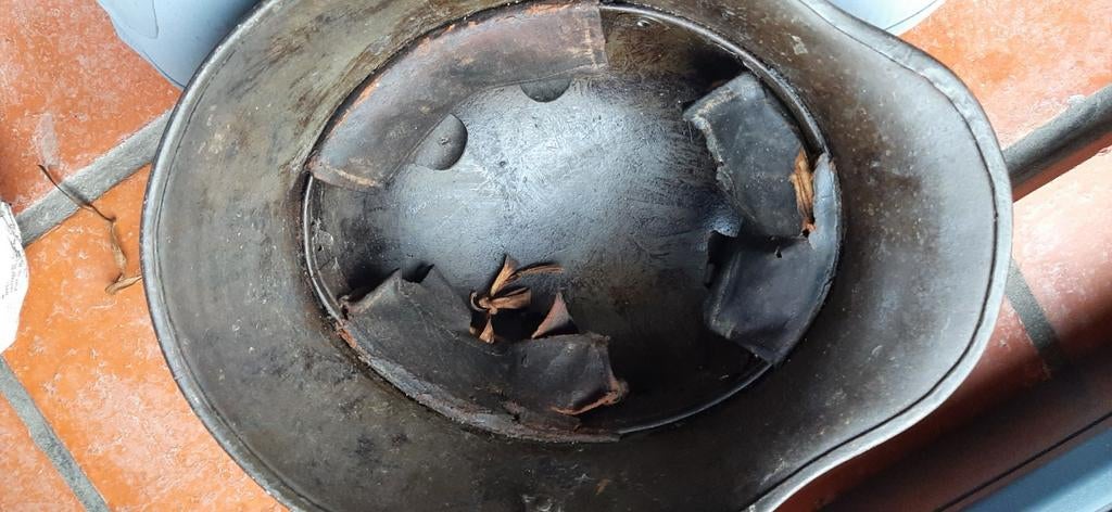 Casque allemand en acier camouflage de la Première Guerre mo, Enlèvement