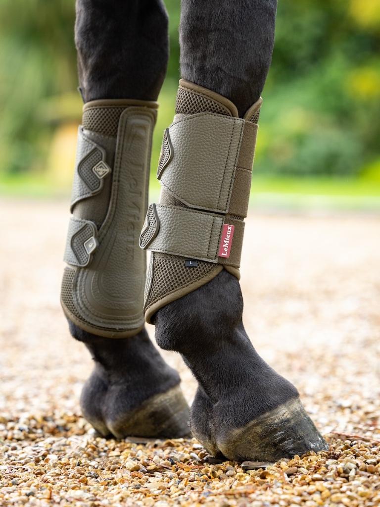 LeMieux Arika Mesh Brushing Beenbeschermers Alpine L SALE50%, Ophalen of Verzenden, Nieuw, Rijden