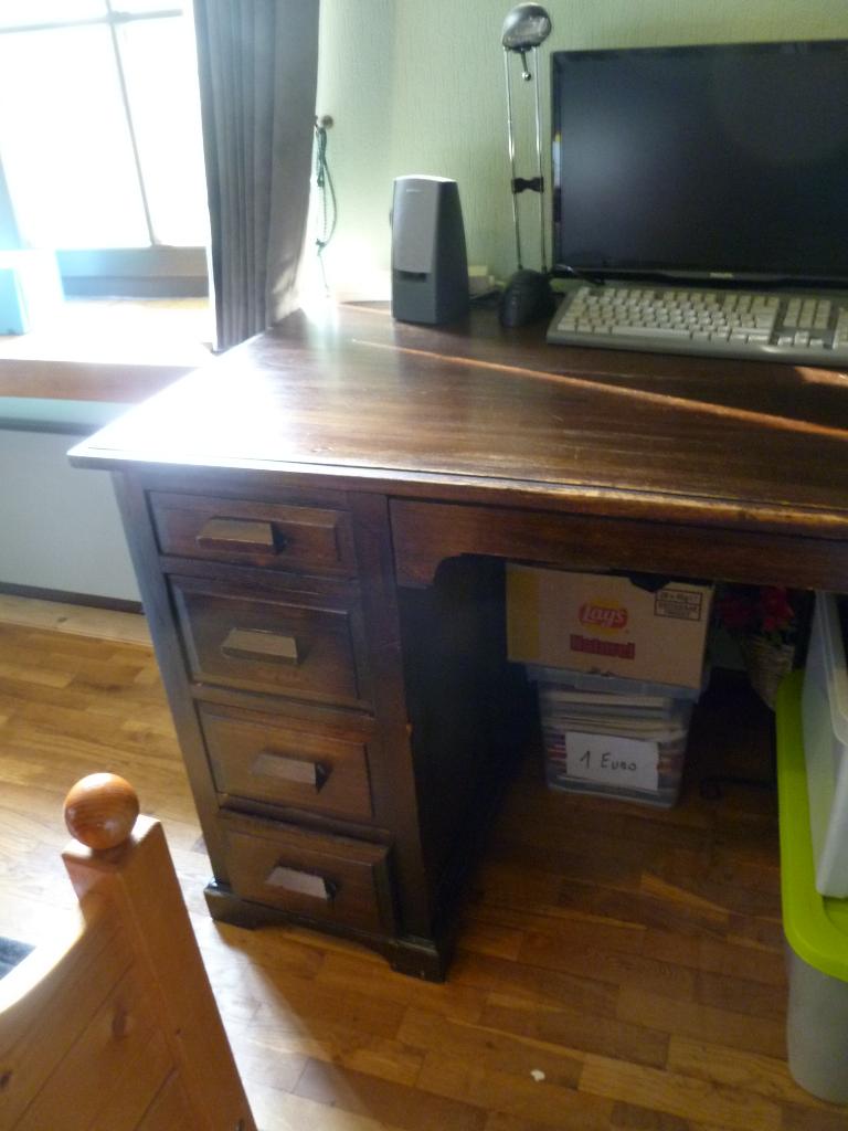 ANTIEK BUREAU, Enlèvement