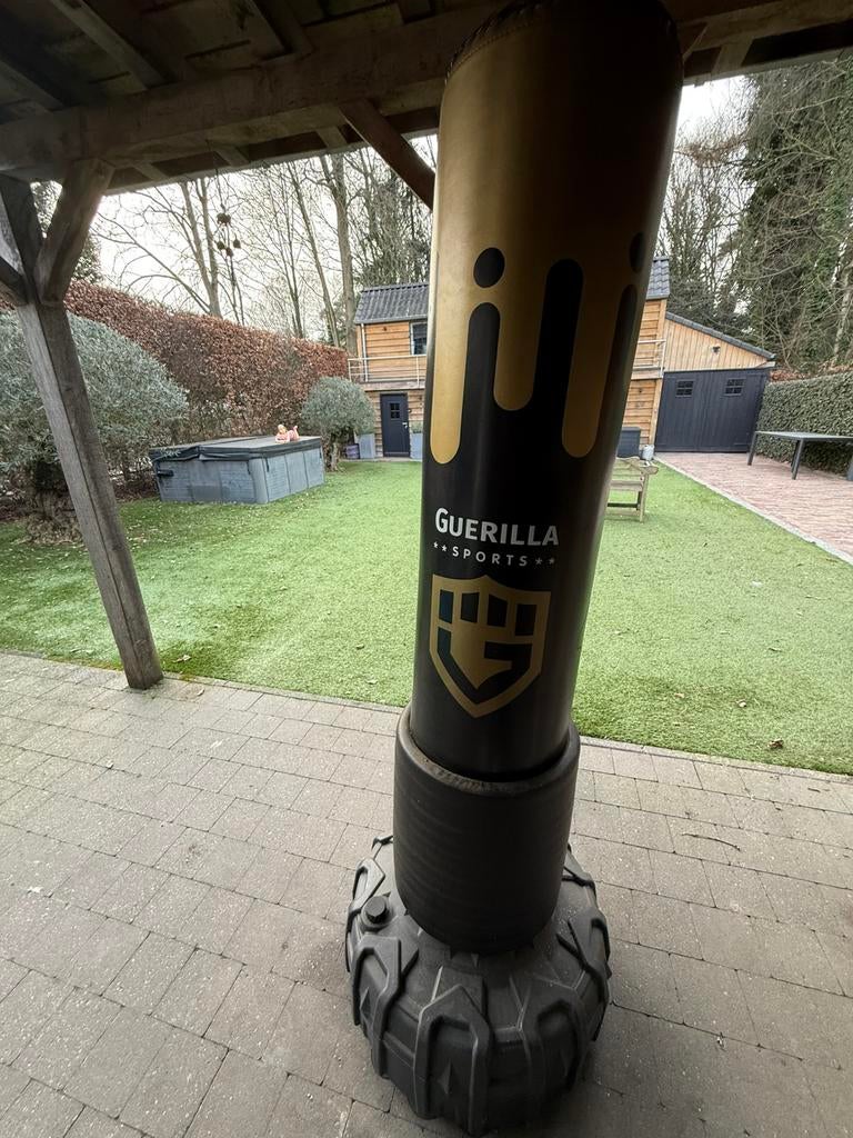 Bokszak + handschoenen Guerilla, Ophalen, Bokszak