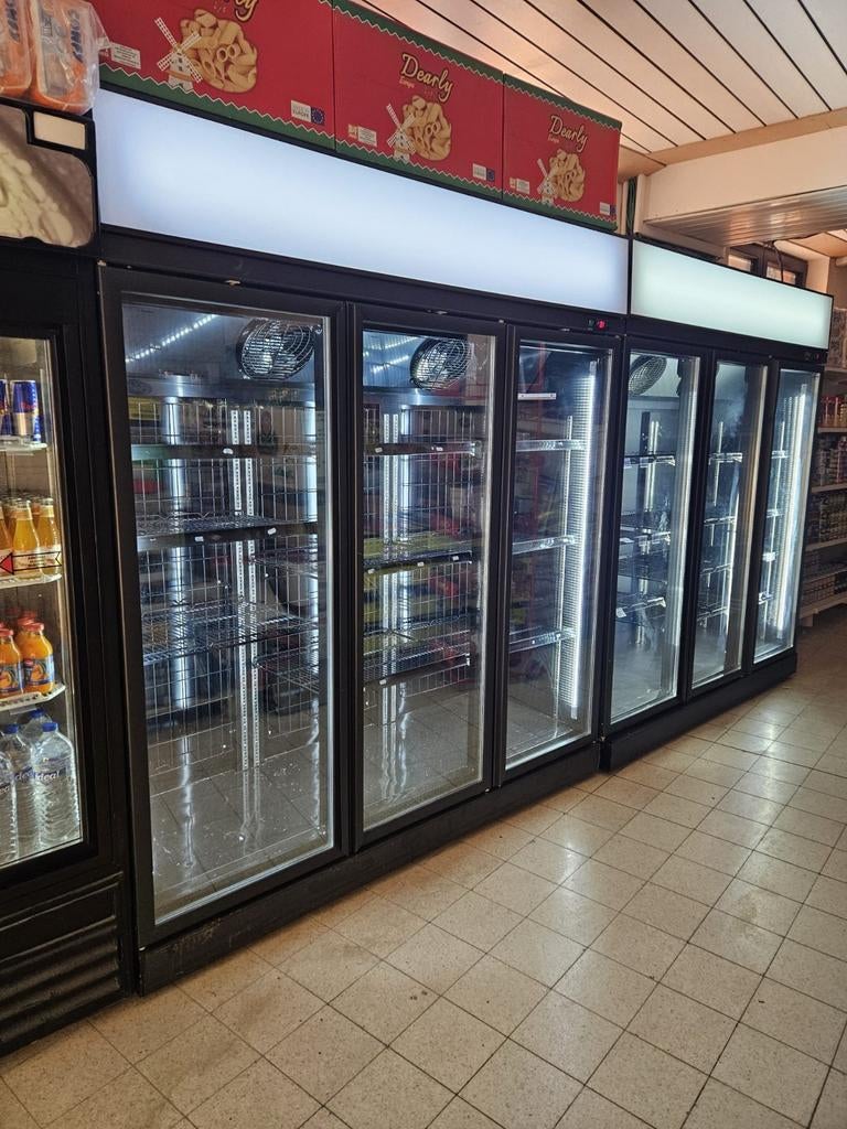 2 koelkasten met 3 deuren 
1 koelkast met 2deuren
Werkt goed, Ophalen of Verzenden