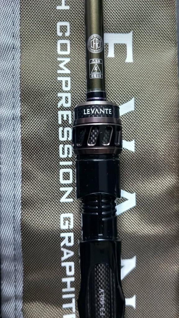 Megabass Levante baitcasthengel F3-66LV 2piece., Watersport en Boten, Hengelsport | Roofvissen, Ophalen of Verzenden, Zo goed als nieuw