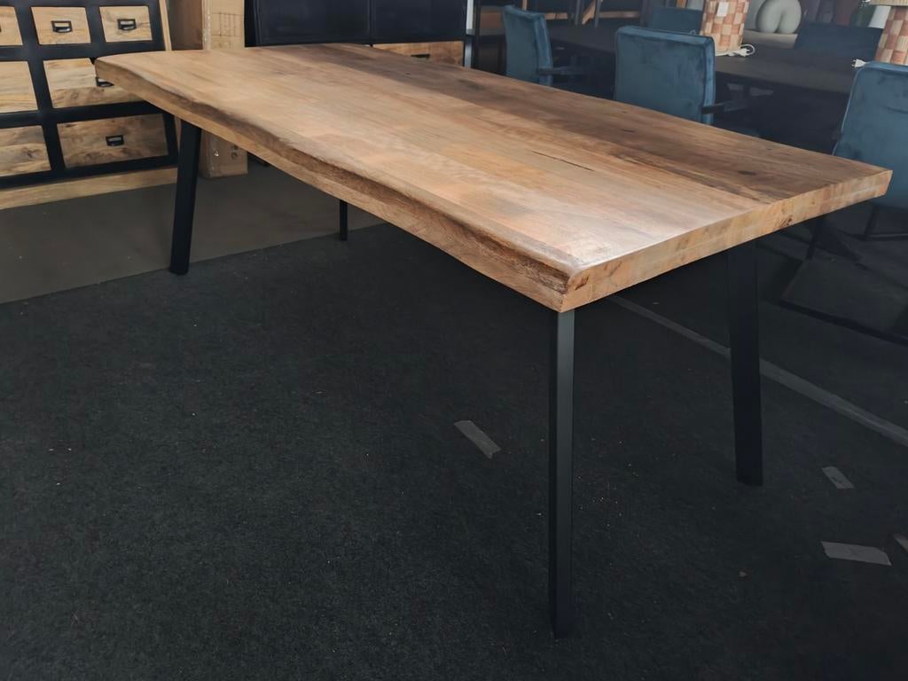 Boomstam eettafel mangohout (outlet), Ophalen, Nieuw, Hout