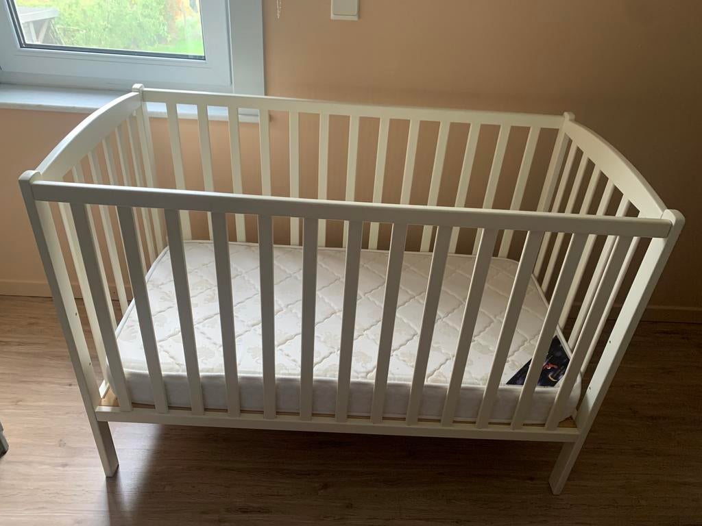 Kinderbedje wit 60 x 120cm in hoogte verstelbaar, Ophalen, Zo goed als nieuw