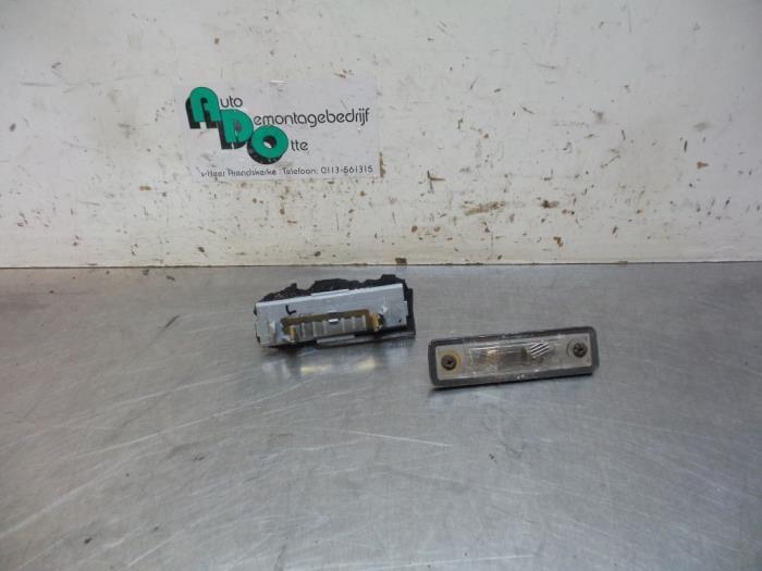 Eclairage immatriculation d'un Opel Combo (Combo 02-), Autos : Pièces & Accessoires, Éclairage, Opel, Utilisé, Enlèvement ou Envoi