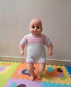 Schattige vintage babypop met gebreide outfit – Retro, Kinderen en Baby's, Ophalen