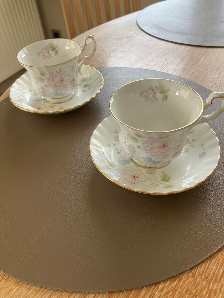 Royal Albert Bone China - Meadow Flower, Antiek en Kunst, Antiek | Servies los, Ophalen