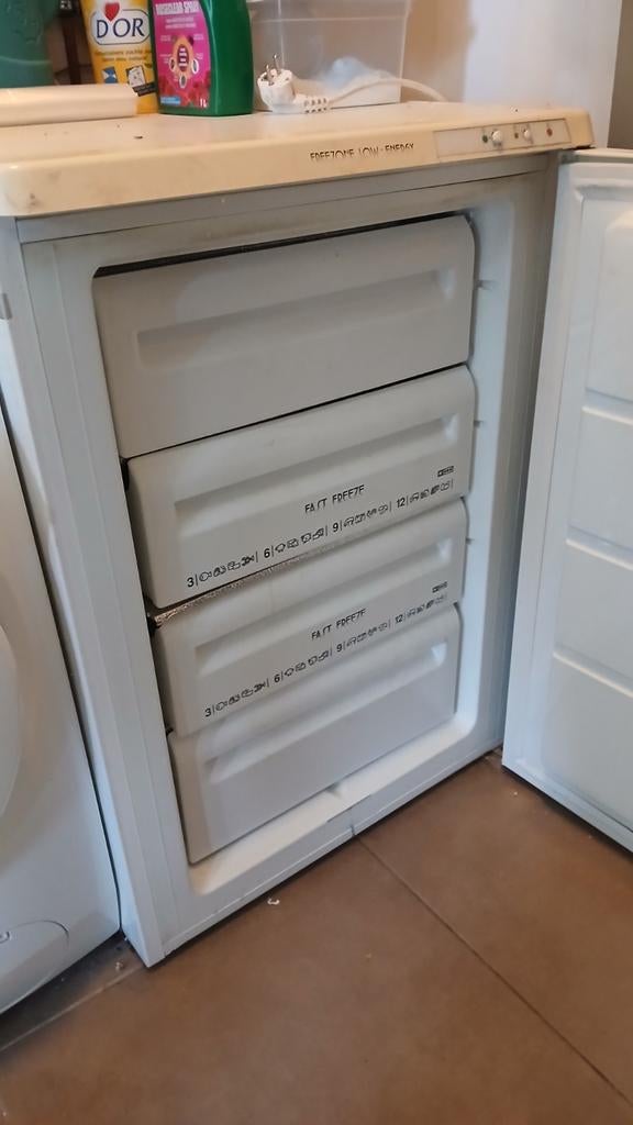 Diepvries/ tafel model., Ophalen