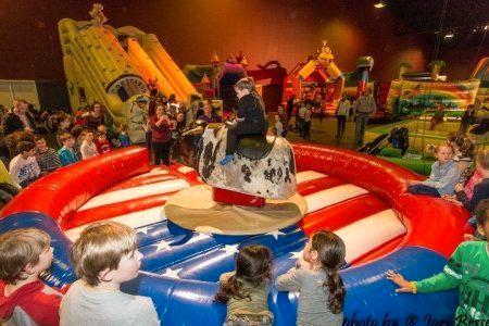 rodeostier incl. 2 valmatten en rodeopenis, Hobby en Vrije tijd, Feestartikelen | Verhuur, Gebruikt, Ophalen