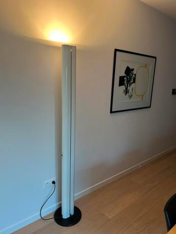 Vintage artemide Megaron vloerlamp beschikbaar voor biedingen