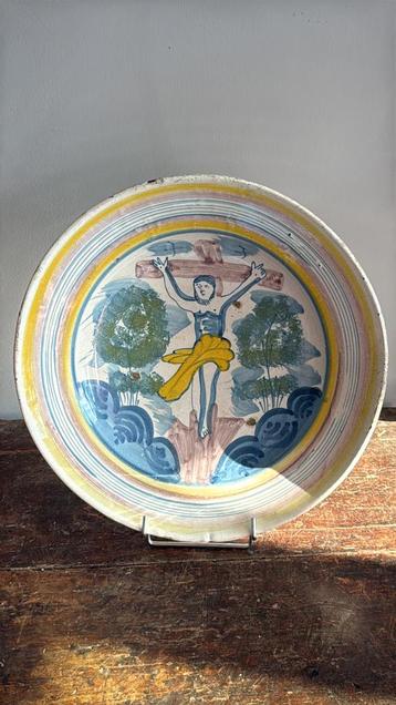 Antiek Majolica Schotel 18e eeuw beschikbaar voor biedingen