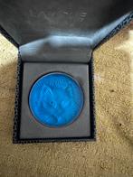 Broche médaillon cristal sculpté Lalique, Ophalen of Verzenden, Zo goed als nieuw, Blauw, Overige materialen