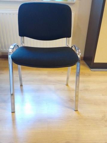 zwarte beklede stoelen, stapelbaar, 18 stuks beschikbaar voor biedingen