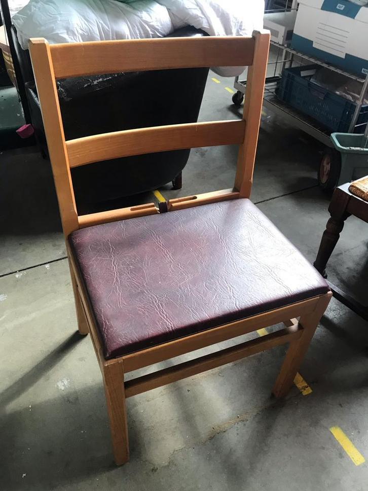 4 kerkstoelen met opbergvak en lederen zit, Antiek en Kunst, Antiek | Meubels | Stoelen en Sofa's, Ophalen