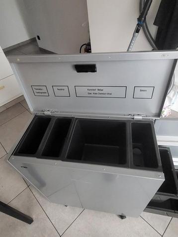 Poubelle de tri des déchets pour le papier, les gobelets, le, Enlèvement, Comme neuf