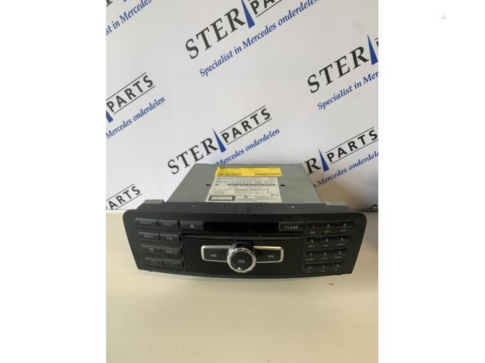 Radio CD Speler van een Mercedes B-Klasse, Auto-onderdelen, Elektronica en Kabels, Mercedes-Benz, Gebruikt, 3 maanden garantie