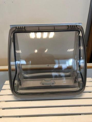Dakluik van Dometic 40 x 40 cm met binnenkader en verduister beschikbaar voor biedingen
