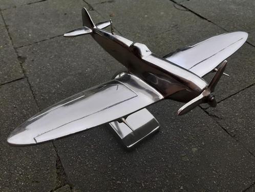 PRACHTIG ALUMINIUM VLIEGTUIG OP BASIS (SPITFIRE), Verzamelen, Luchtvaart en Vliegtuigspotten, Zo goed als nieuw, Schaalmodel, Ophalen of Verzenden