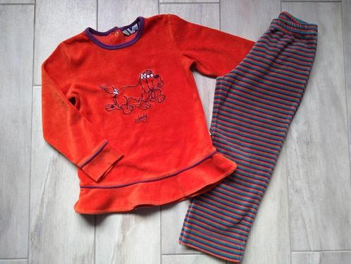 ✿ M104 - Woody pyjama in velours thema hond, Kinderen en Baby's, Kinderkleding | Maat 104, Zo goed als nieuw, Meisje, Nacht- of Onderkleding