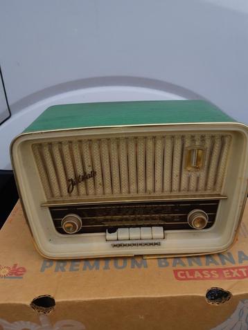 Vintage telefunken radio beschikbaar voor biedingen