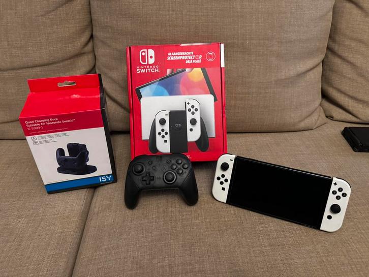 Switch OLED met controller, Games en Spelcomputers, Spelcomputers | Nintendo Switch, Zo goed als nieuw, Switch OLED, Met 3 controllers of meer