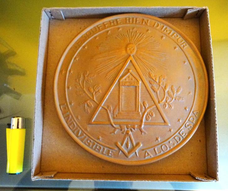 GRANDE MEDAILLE Maçonnique PORCELAINE LIMOGES, Antiquités & Art, Antiquités | Porcelaine, Enlèvement ou Envoi