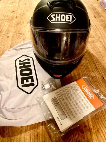 Mat zwarte shoei helm beschikbaar voor biedingen