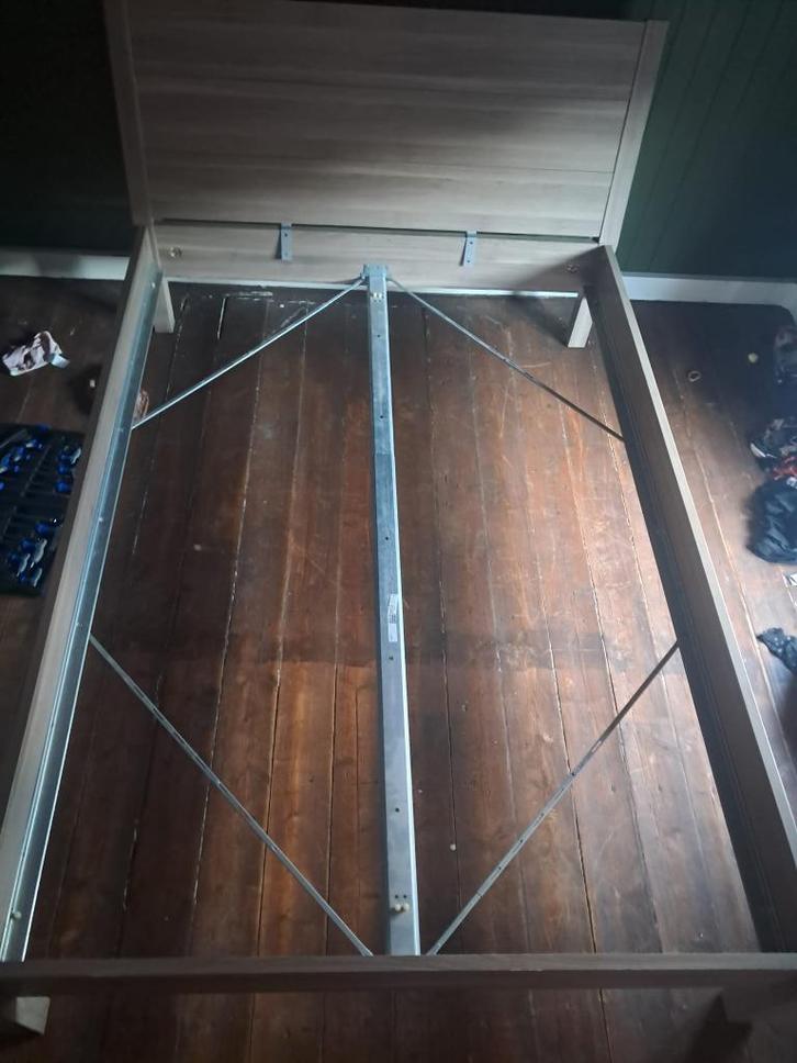 Bed 140 inlc.  Lattenbodem en matras, Huis en Inrichting, Slaapkamer | Bedden, Gebruikt, Tweepersoons, 140 cm, 200 cm, Hout, Grijs