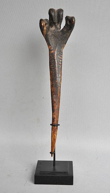 TOP!! Benen dolk van de casuaris vogel, Asmat, PNG, ca 1800! beschikbaar voor biedingen